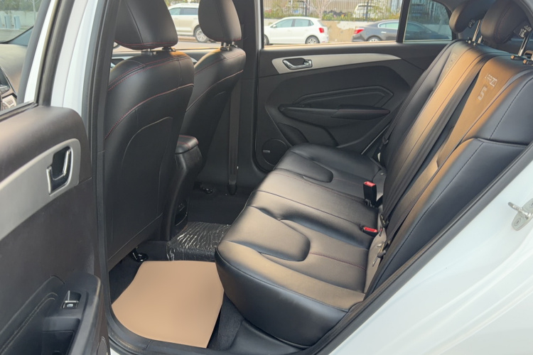 奇瑞 艾瑞泽5 2018款 1.5L 手动致敬青春版中控内饰7002