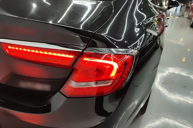 别克 君越 2018款 20T 精英型车身外观9