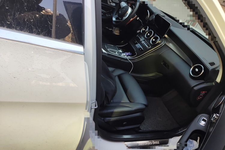 奔驰C级 2020款 改款 C 260 L 运动版局部细节9005