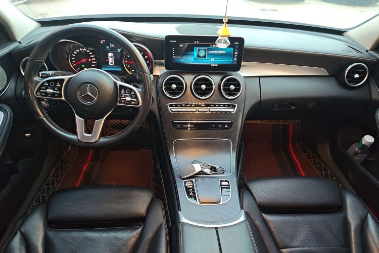 奔驰C级 2019款 C 180 L 时尚型运动版中控内饰12