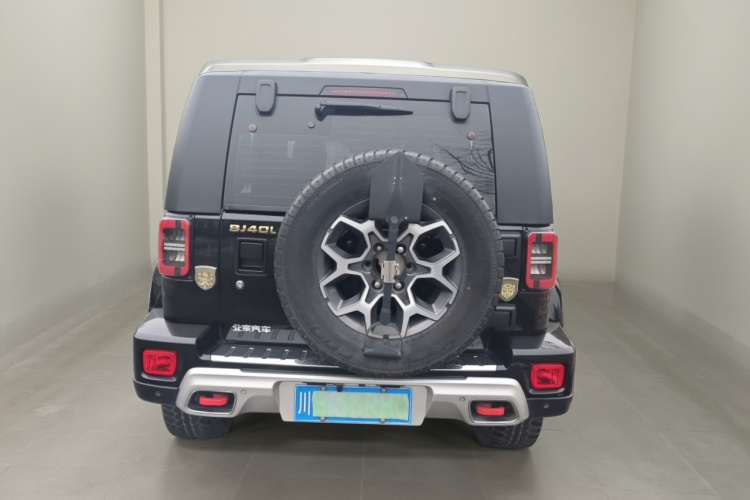 北京越野 北京BJ40 2019款 PLUS 2.3T 自动四驱尊享版 国VI车身外观6