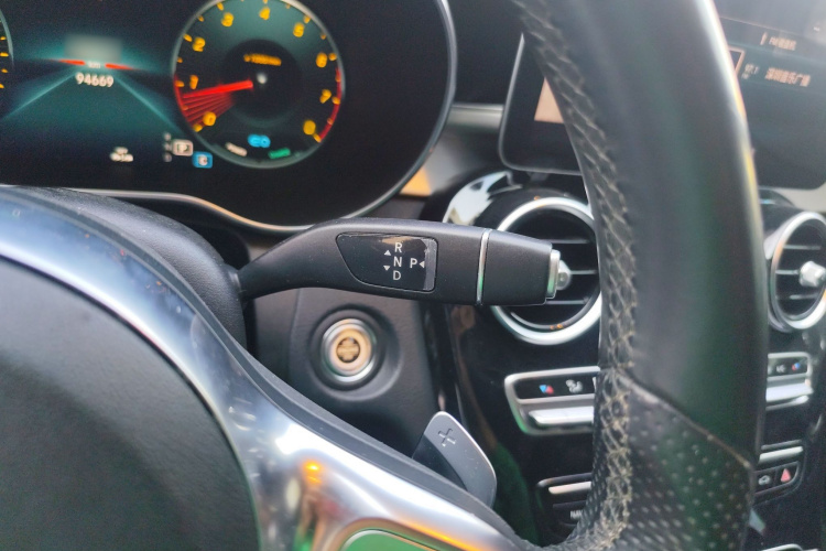 奔驰C级 2019款 C 260 运动版局部细节18