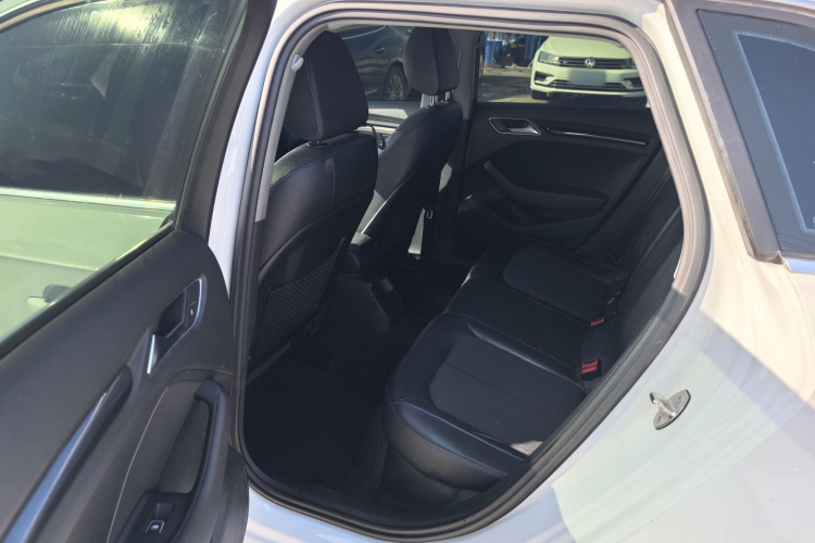 奥迪A3 2018款 30周年年型 Sportback 35 TFSI 时尚型中控内饰7001