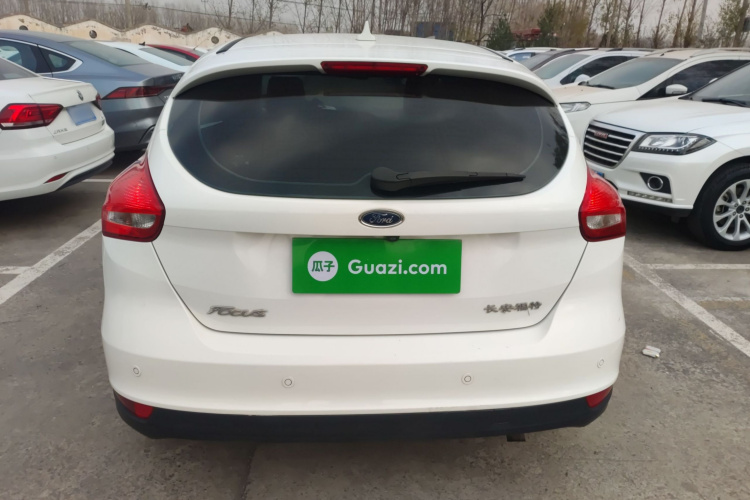 福特 福克斯 2018款 两厢经典 1.6L 自动风尚型智行版车身外观6