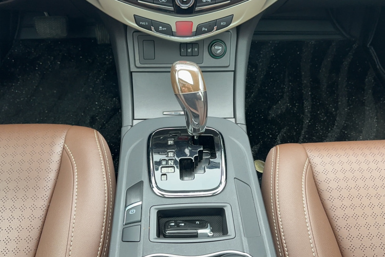 比亚迪S7 2015款 2.0T 升级版 自动旗舰型中控内饰7009