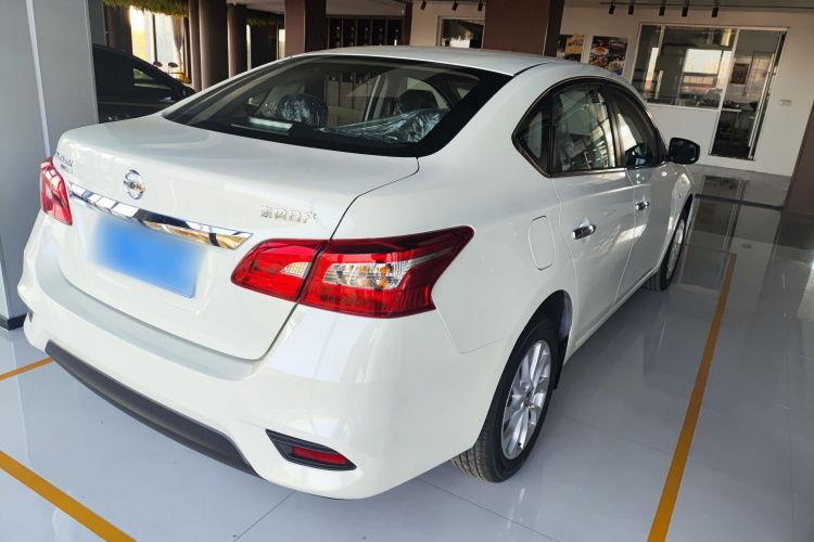 日产 轩逸 2024款 改款三 经典 1.6XE CVT舒适版车身外观7