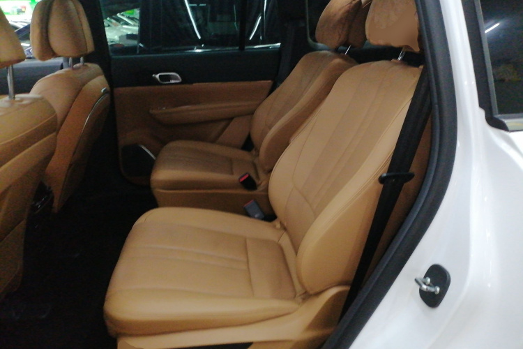 理想汽车 理想ONE 2020款 增程6座版中控内饰7004