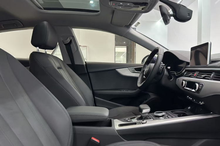 奥迪A5 2019款 Sportback 45 TFSI 时尚型中控内饰7009