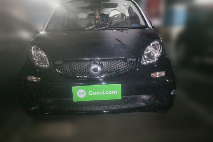 smart fortwo 2015款 1.0L 52千瓦硬顶激情版车身外观2