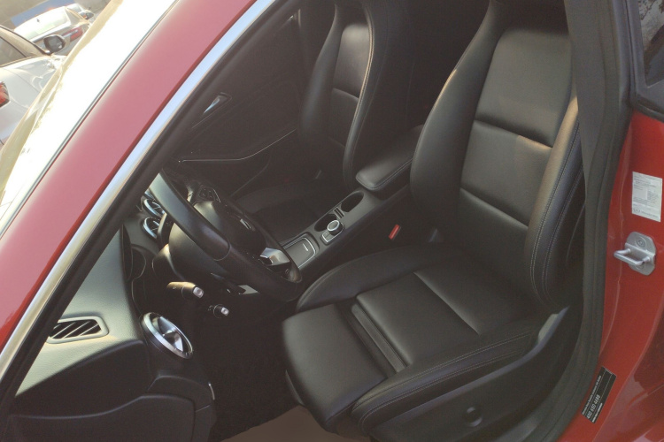 奔驰CLA 2017款 改款 CLA 200 时尚型中控内饰19