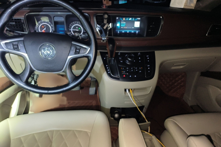 别克GL8 2017款 25S 豪华型 国V中控内饰7002