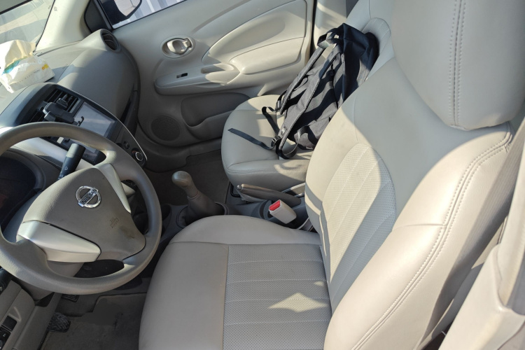 日产 阳光 2014款 1.5XE 手动精英版中控内饰19