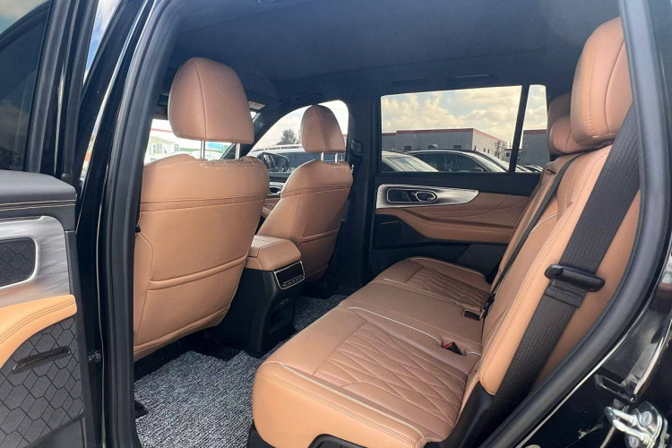 广汽传祺 传祺GS8 2024款 领航系列 2.0TGDI 两驱豪华智联版中控内饰7003