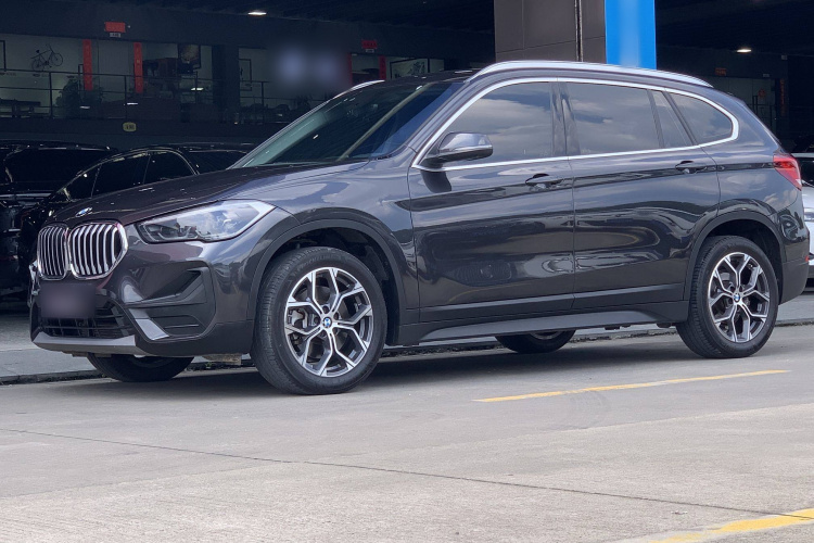 宝马X1 2021款 改款 sDrive25Li 领先型车身外观1