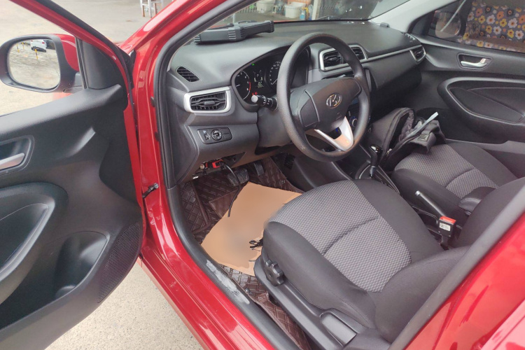 现代 瑞纳 2017款 1.4L 自动跃享版 国V中控内饰20