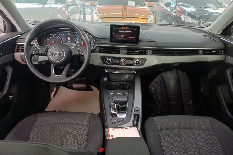 奥迪A4L 2018款 30周年年型 30 TFSI 进取型中控内饰12