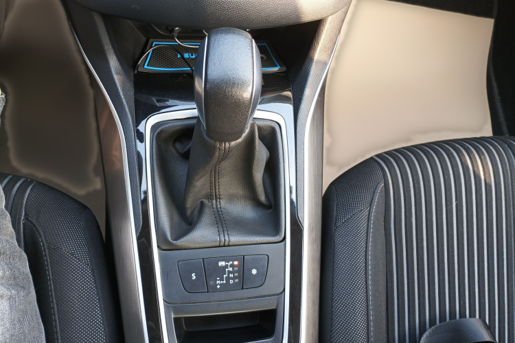 标致408 2015款 1.2T 自动豪华版局部细节18