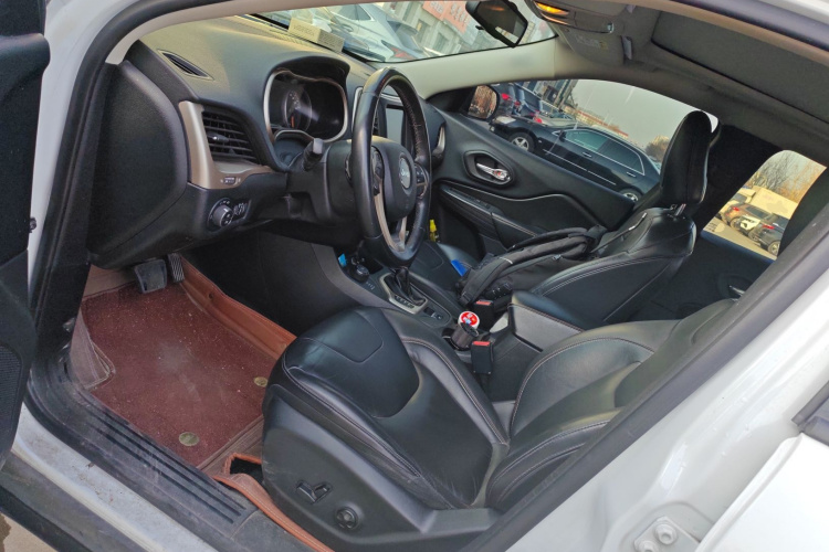 Jeep 自由光 2016款 2.4L 75周年致敬版中控内饰19