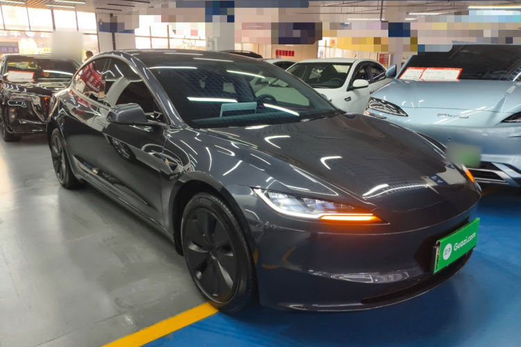 特斯拉 Model 3 2023款 后轮驱动版车身外观3