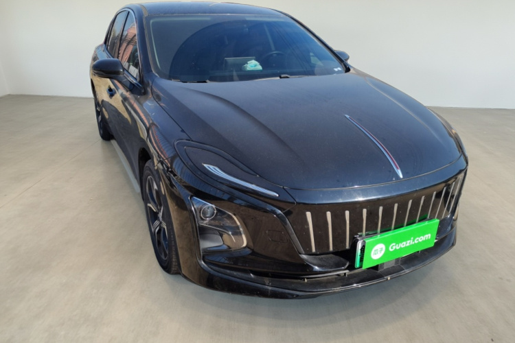 红旗E-QM5 2021款 充电 旗享版车身外观3