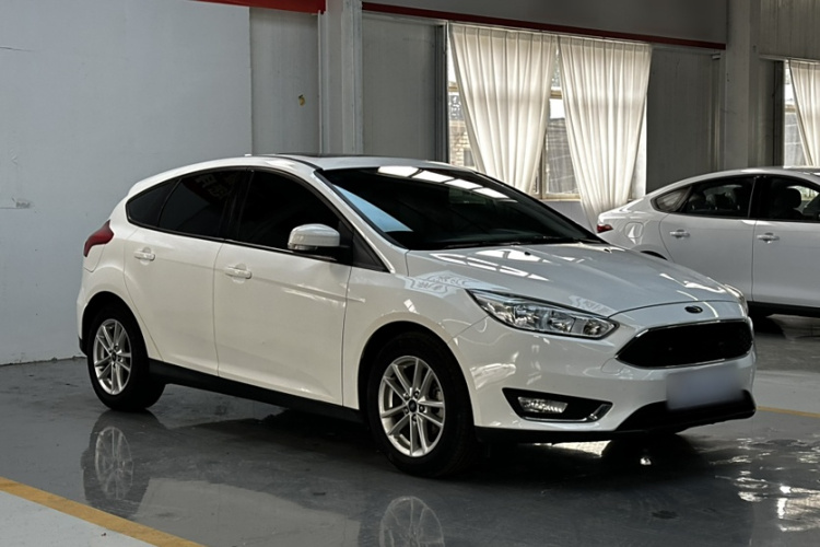 福特 福克斯 2017款 两厢 1.6L 自动风尚型智行版车身外观6002