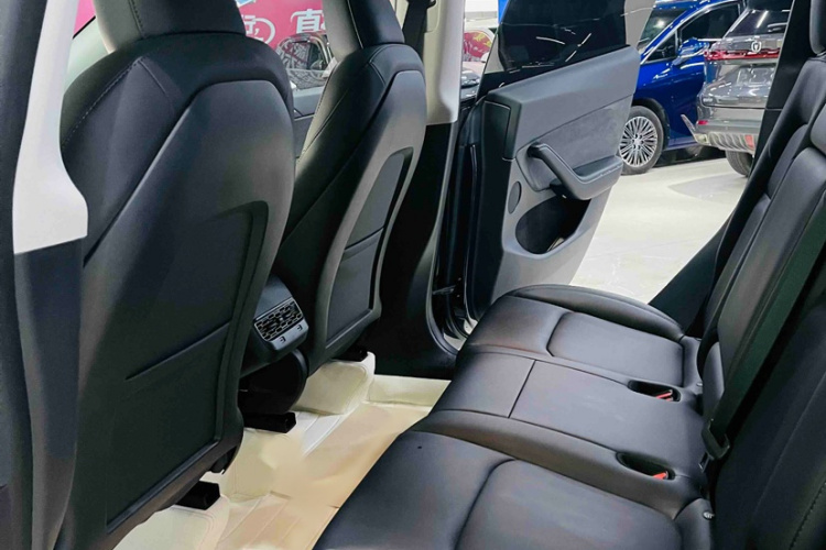 特斯拉 Model Y 2024款 长续航全轮驱动版中控内饰7004