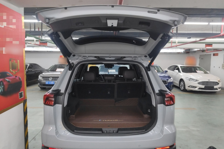 奇瑞 瑞虎8 PRO 2022款 390T 两驱浩瀚版 5座机舱底盘23