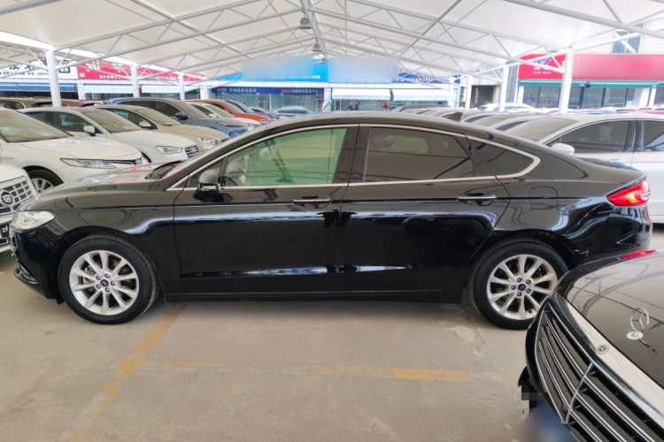 福特 蒙迪欧 2017款 EcoBoost 180 时尚型车身外观4