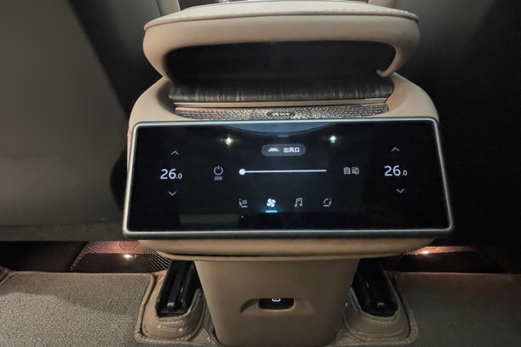 蔚来ES6 2024款 75kWh中控内饰7001