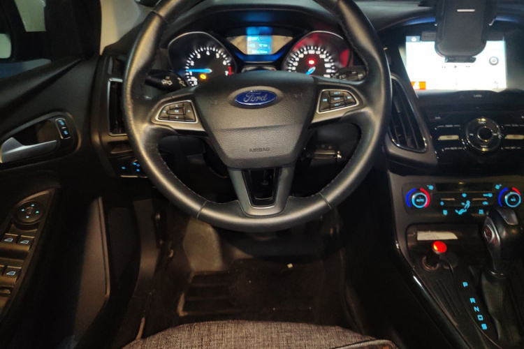 福特 福克斯 2017款 两厢 1.6L 自动风尚型智行版中控内饰13