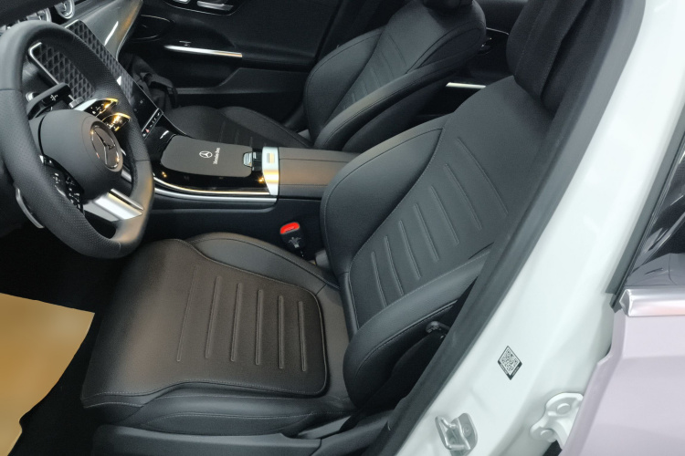 奔驰C级新能源 2024款 改款三 C 350 eL中控内饰19