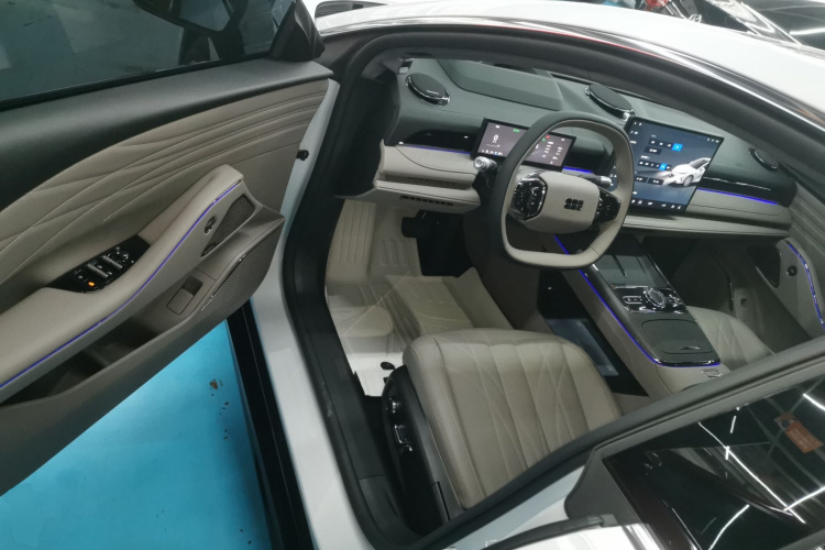 吉利银河 银河星耀8 2025款 130km EM-i 旗舰版中控内饰20