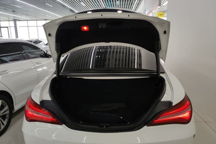 奔驰CLA 2018款 CLA 220 4MATIC机舱底盘23