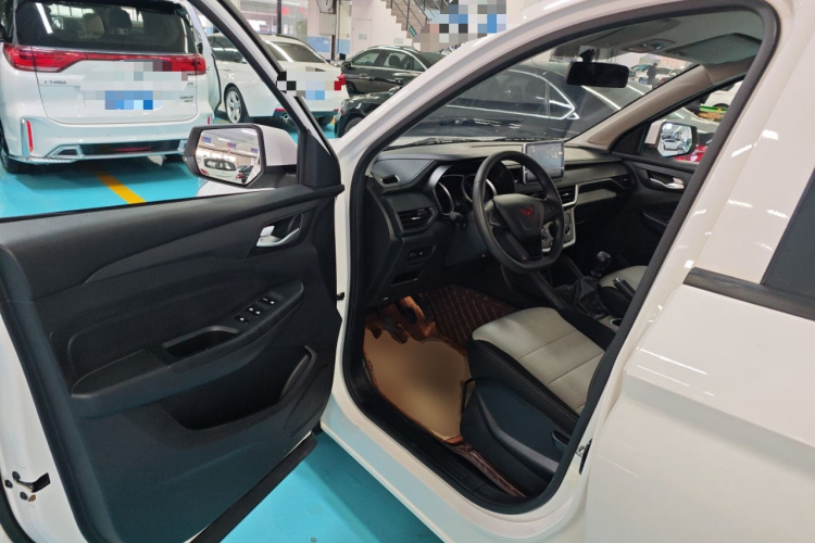 五菱汽车 五菱宏光S3 2019款 1.5L 手动标准型 国VI中控内饰20