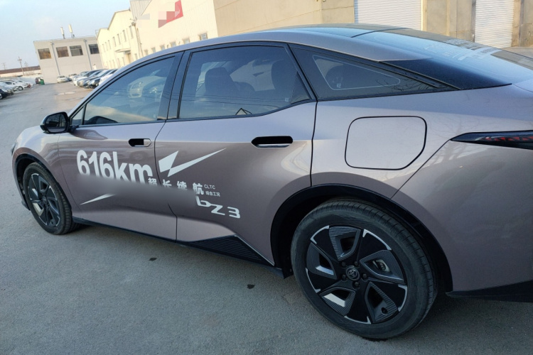 丰田bZ3 2023款 616km 长续航Premium车身外观4