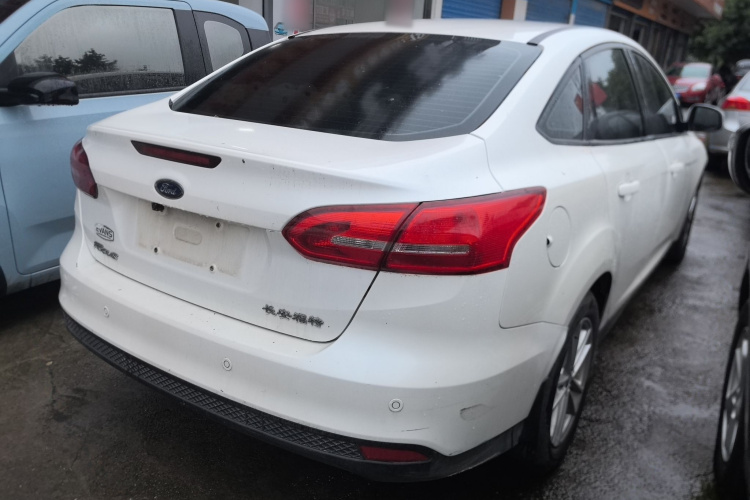 福特 福克斯 2015款 三厢 1.6L 自动风尚型车身外观7