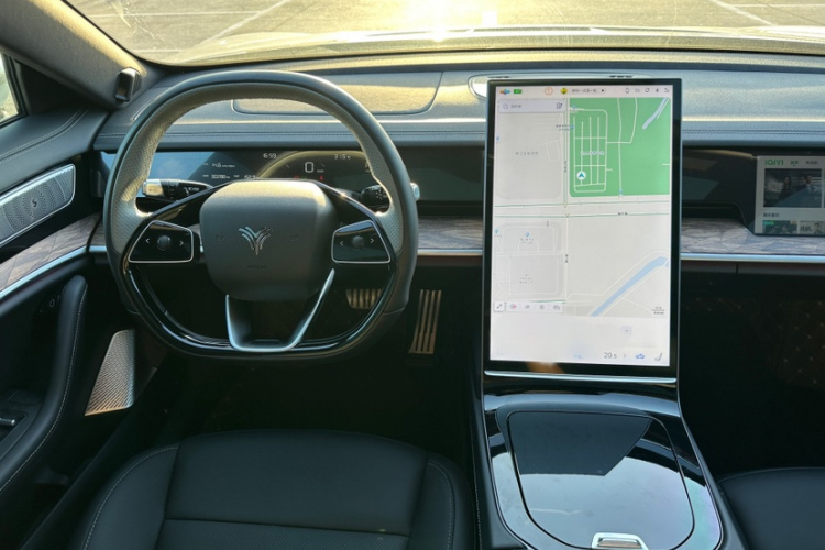 哪吒汽车 哪吒S 2023款 纯电 520km 后驱版中控内饰7010