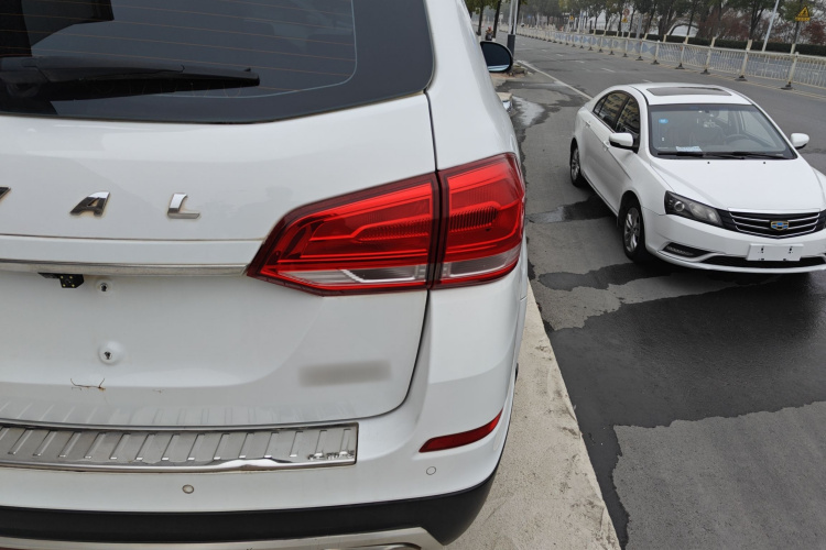 哈弗H6 2017款 蓝标 运动版 1.5T 自动两驱尊享型车身外观9