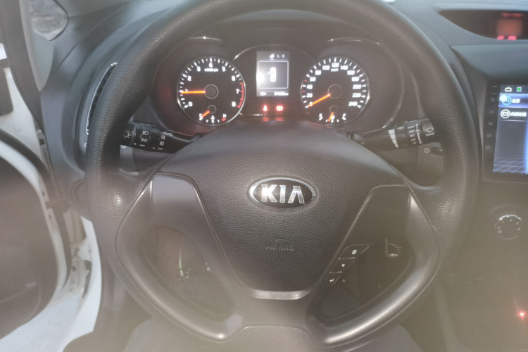 起亚K3 2016款 1.6L 手动GL中控内饰13
