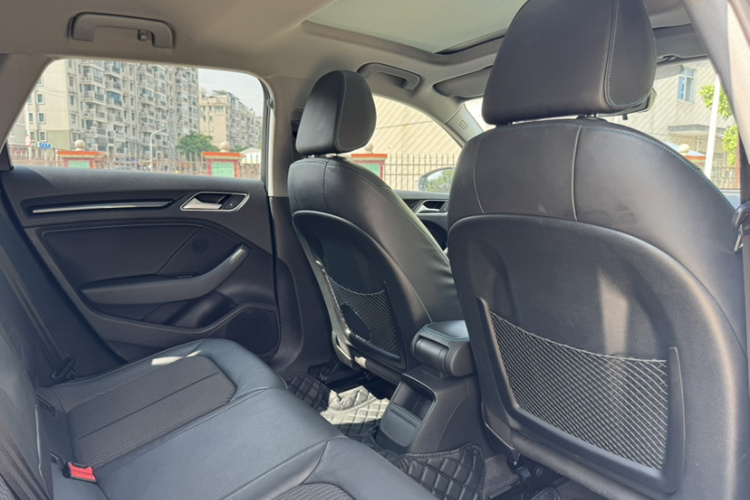 奥迪A3 2019款 Sportback 35 TFSI 时尚型 国V中控内饰7010