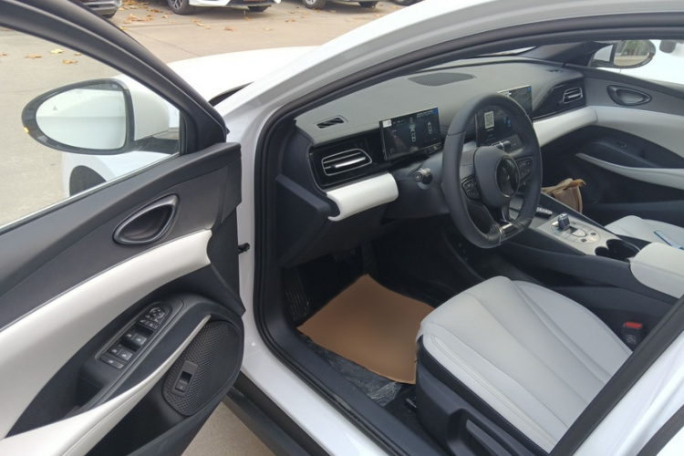 比亚迪 海豹06新能源 2025款 DM-i 智驾版 80KM豪华型中控内饰7004