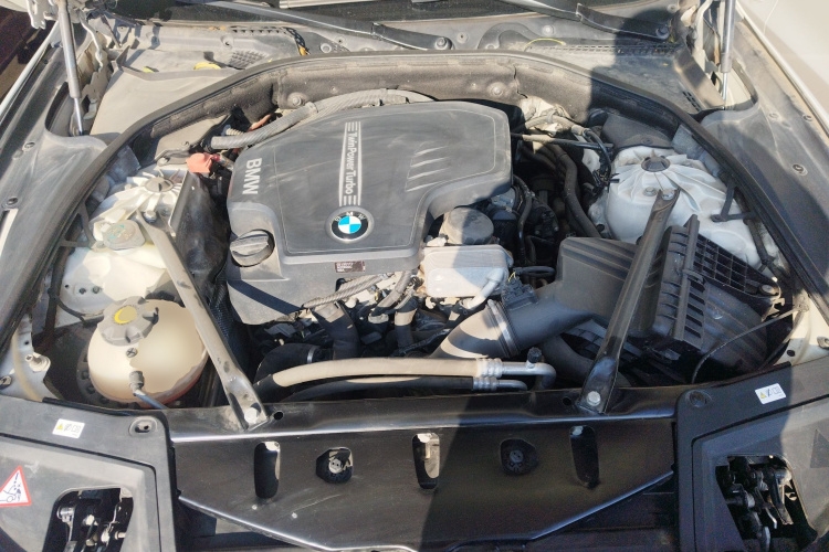 宝马5系 2013款 525Li 豪华型机舱底盘24