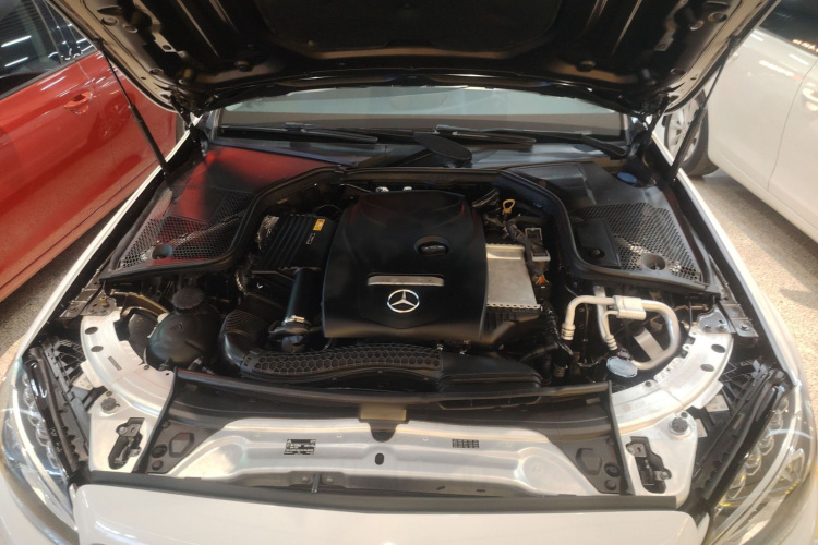 奔驰C级 2018款 C 200 L 运动版机舱底盘24