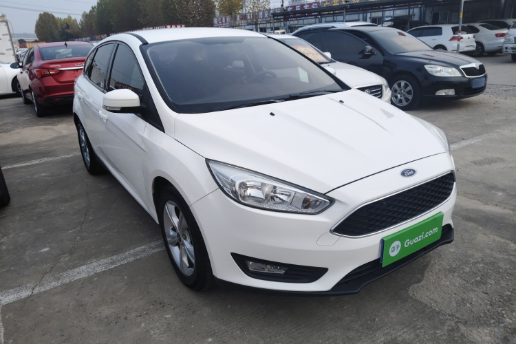 福特 福克斯 2017款 两厢 1.6L 自动舒适型智行版车身外观3