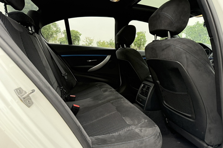 宝马3系 2018款 320i M运动套装中控内饰7010