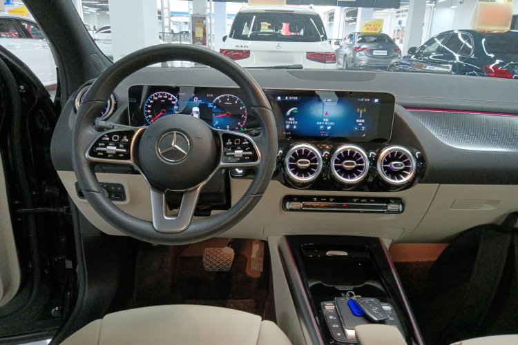 奔驰GLA 2020款 GLA 200中控内饰12