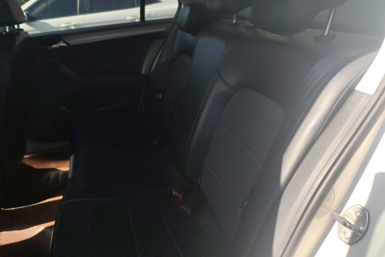 大众 桑塔纳 2015款 1.6L 手动舒适版中控内饰21