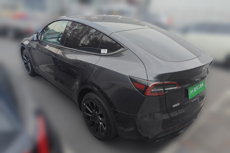 特斯拉 Model Y 2024款 后轮驱动版车身外观5