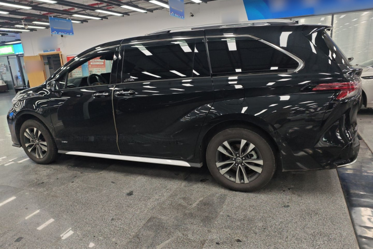 丰田 格瑞维亚 2024款 2.5L混动 尊贵PLUS四驱版车身外观4