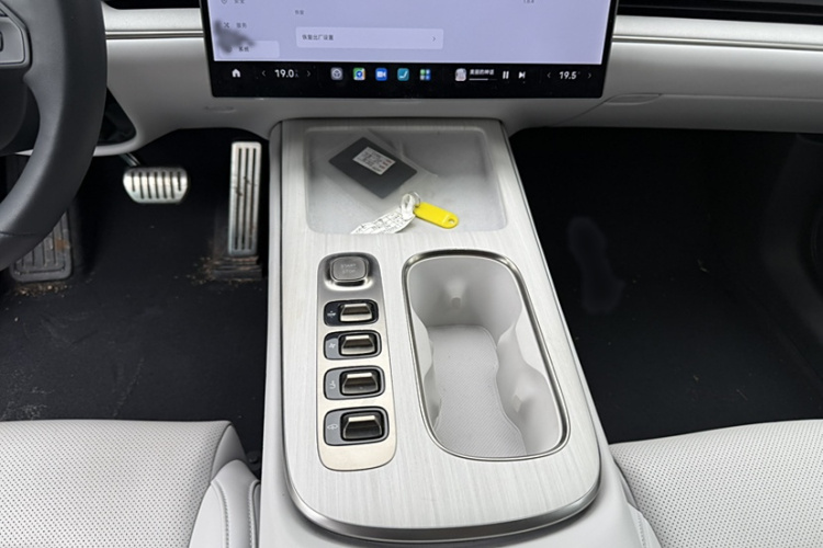 小米汽车 小米SU7 2024款 四驱Max创始版中控内饰7002